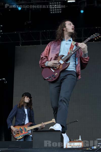 CAGE THE ELEPHANT - 2017-07-01 - ARRAS - La Citadelle - Main Stage - Daniel Tichenor - Nick Bockrath